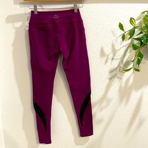 Beyond yoga purple mid rise leggings small